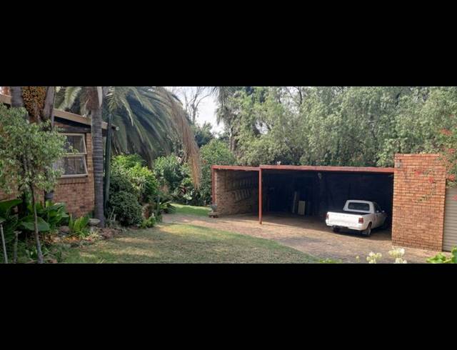 4 BEDROOM HOUSE FOR SALE IN HOEVELD PARK
